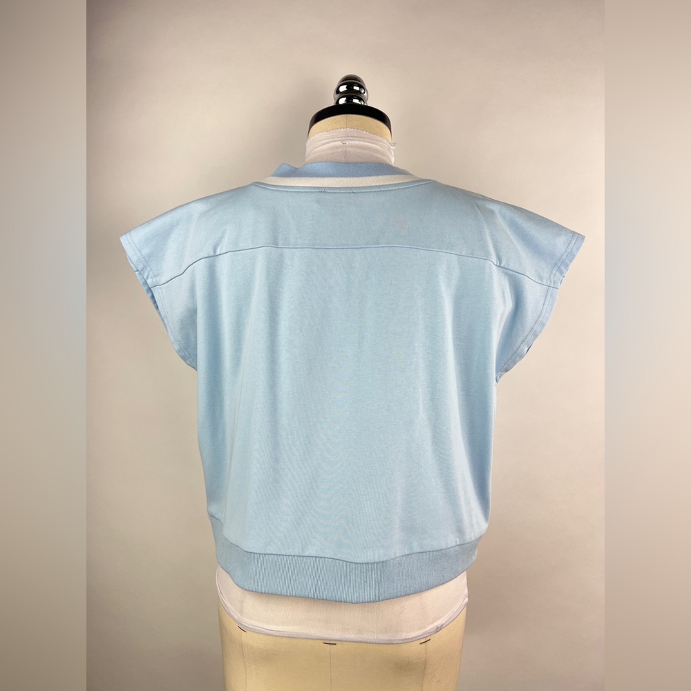 💚 3025. Embroidered Horse Baby Blue Top - Picture 2 of 6